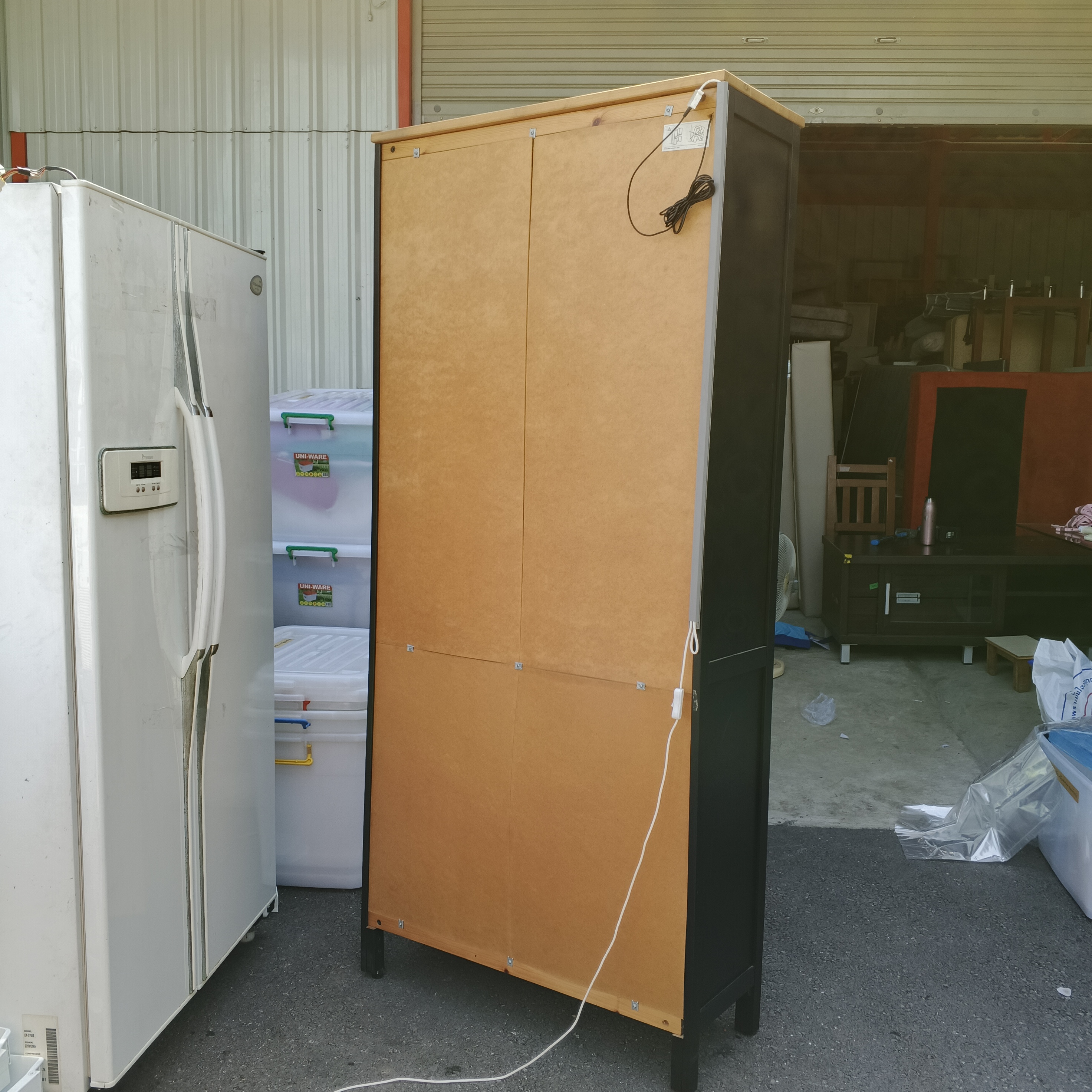 ตู้บานกระจก