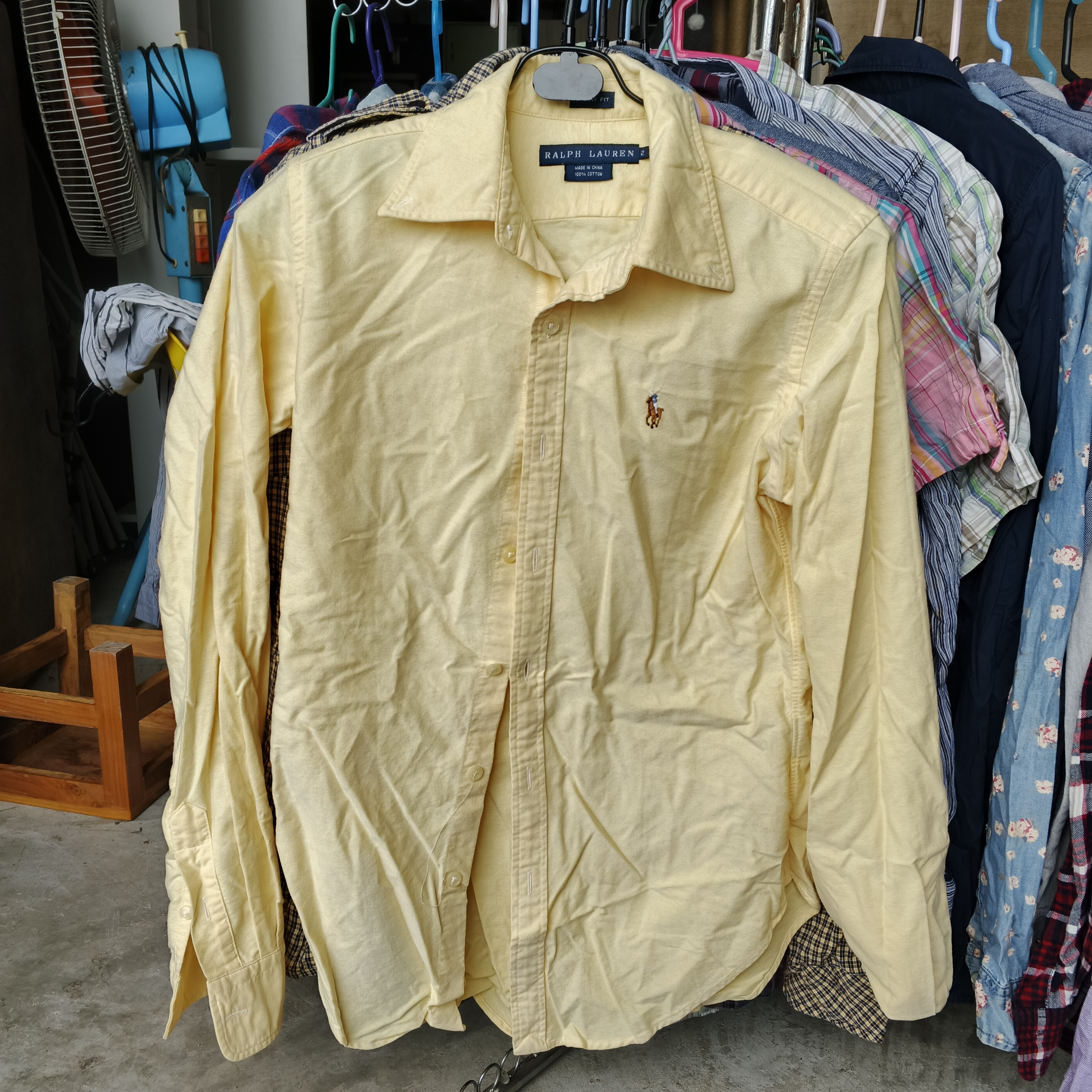 เสื้อเชิ้ตงานป้าย