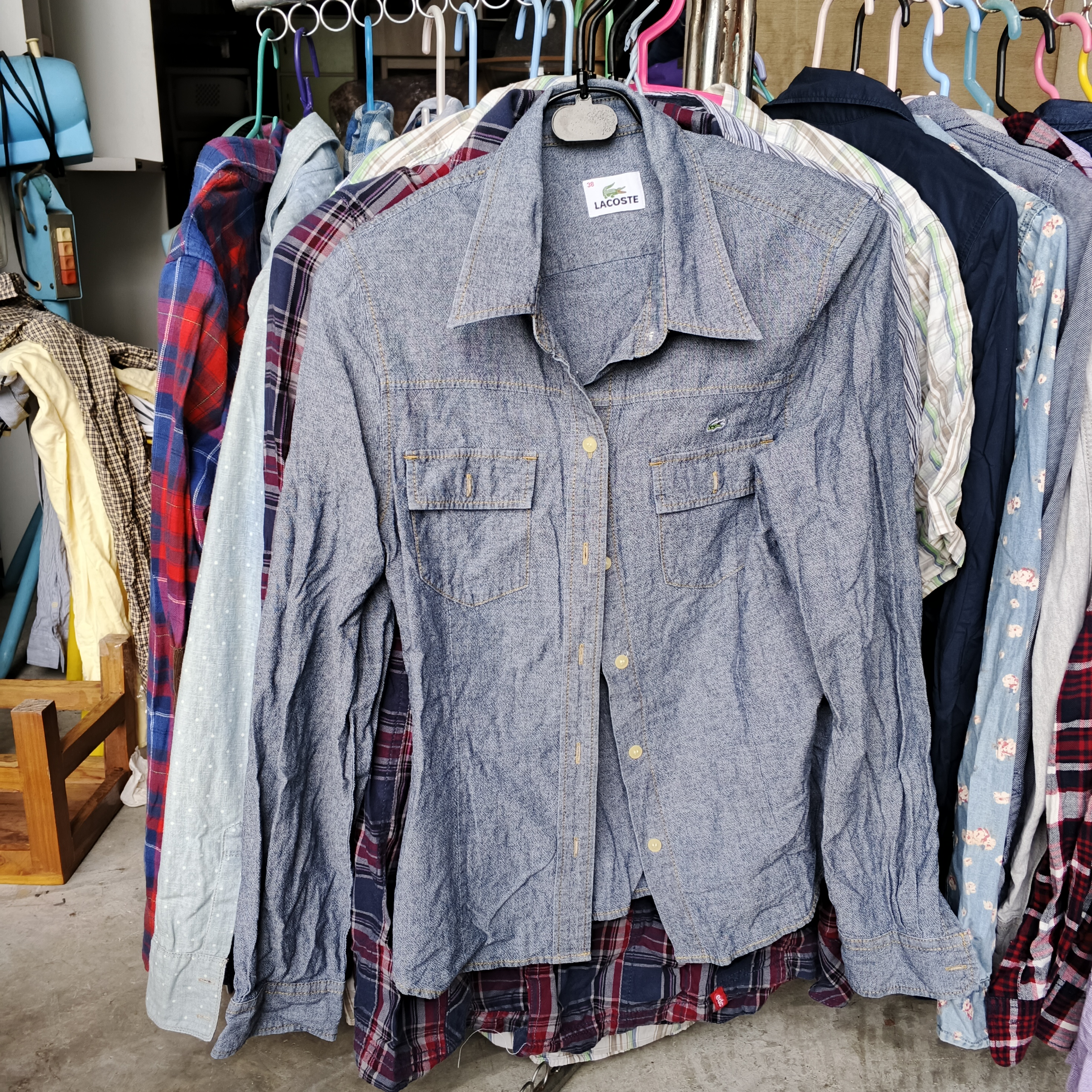 เสื้อเชิ้ตลายเรียบ