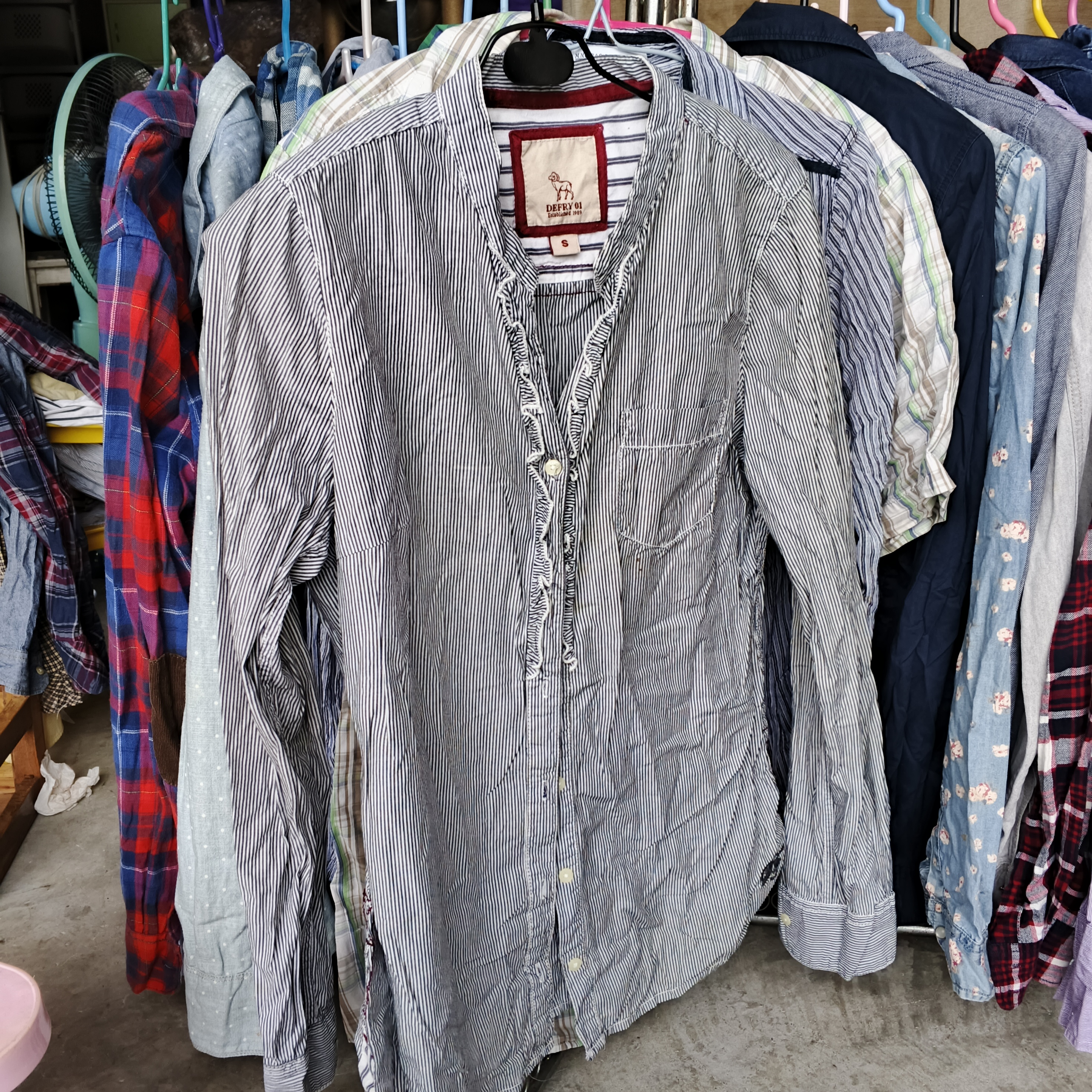 เสื้อเชิ้ตงานป้าย