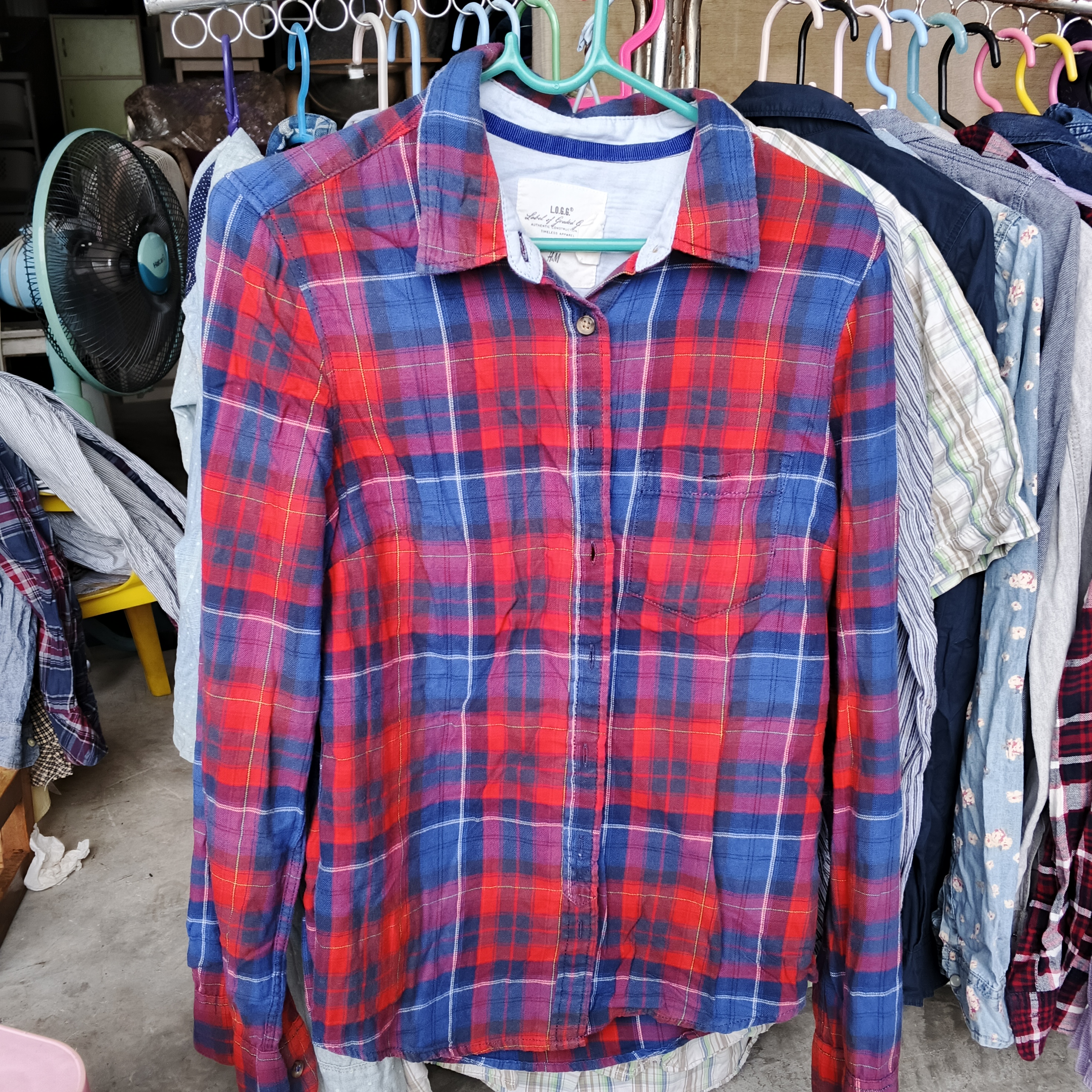เสื้อเชิ้ตงานป้าย