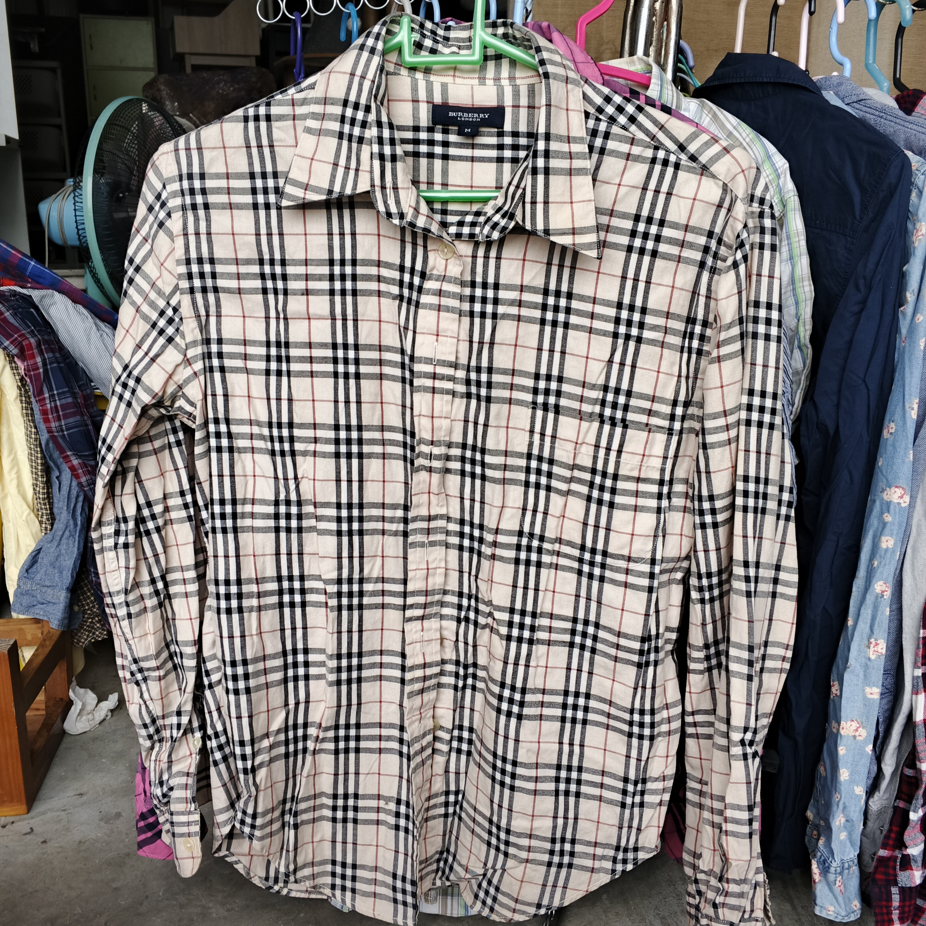 เสื้อเชิ้ตลายบลูเบอร์รี่