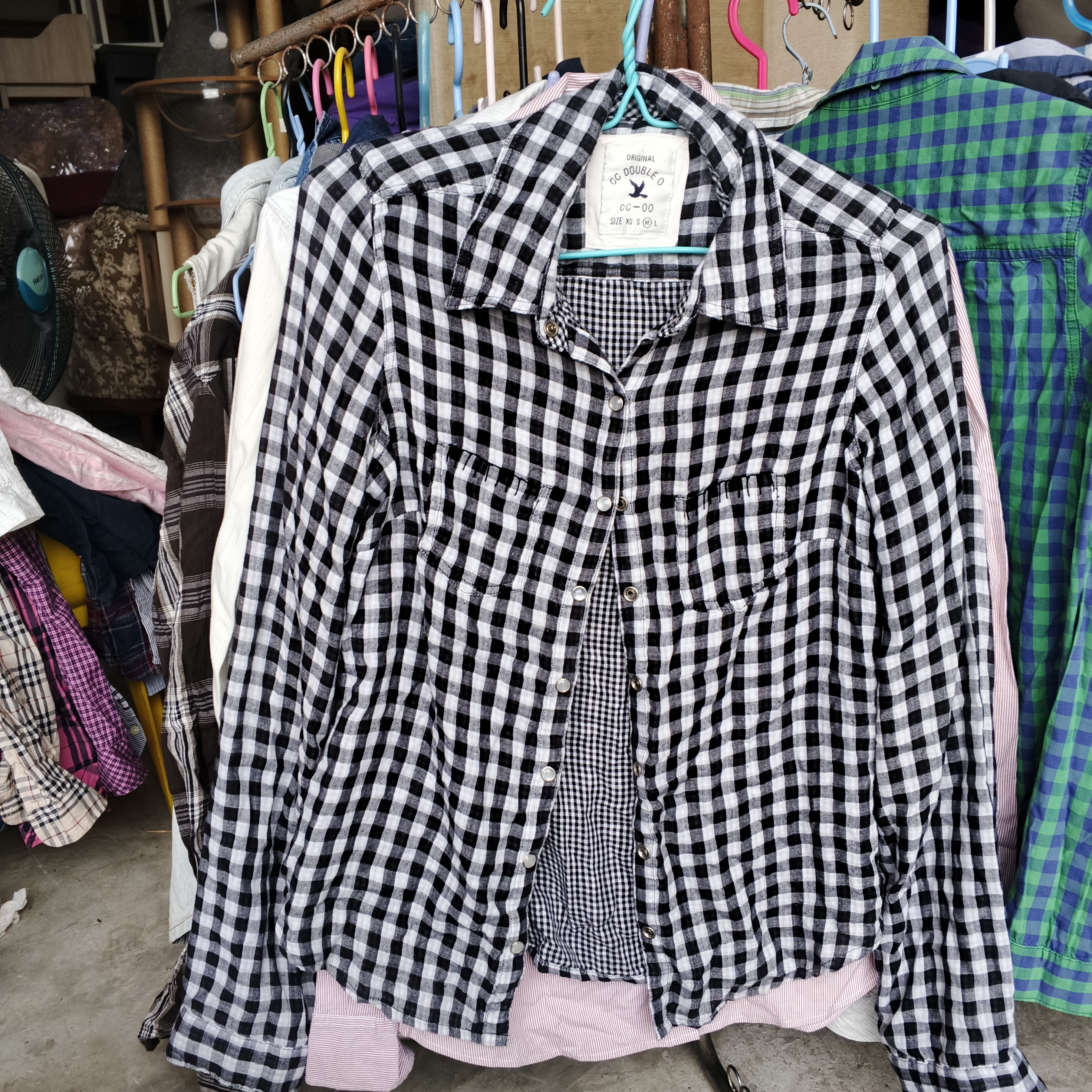 เสื้อเชิ้ตงานป้าย