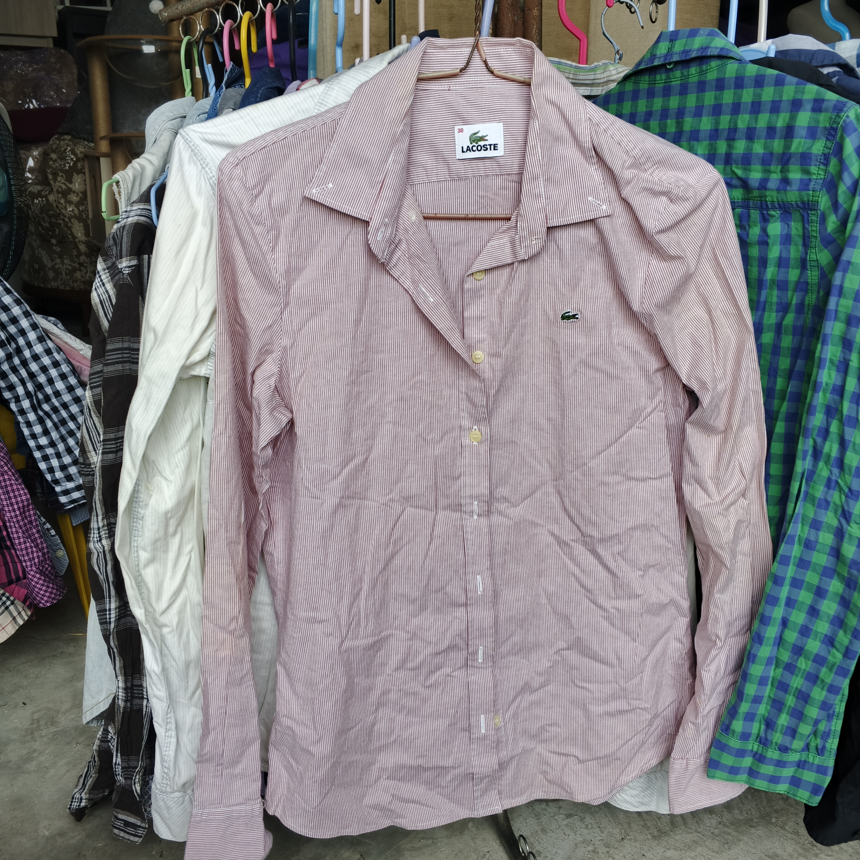 เสื้อเชิ้ตงานป้าย