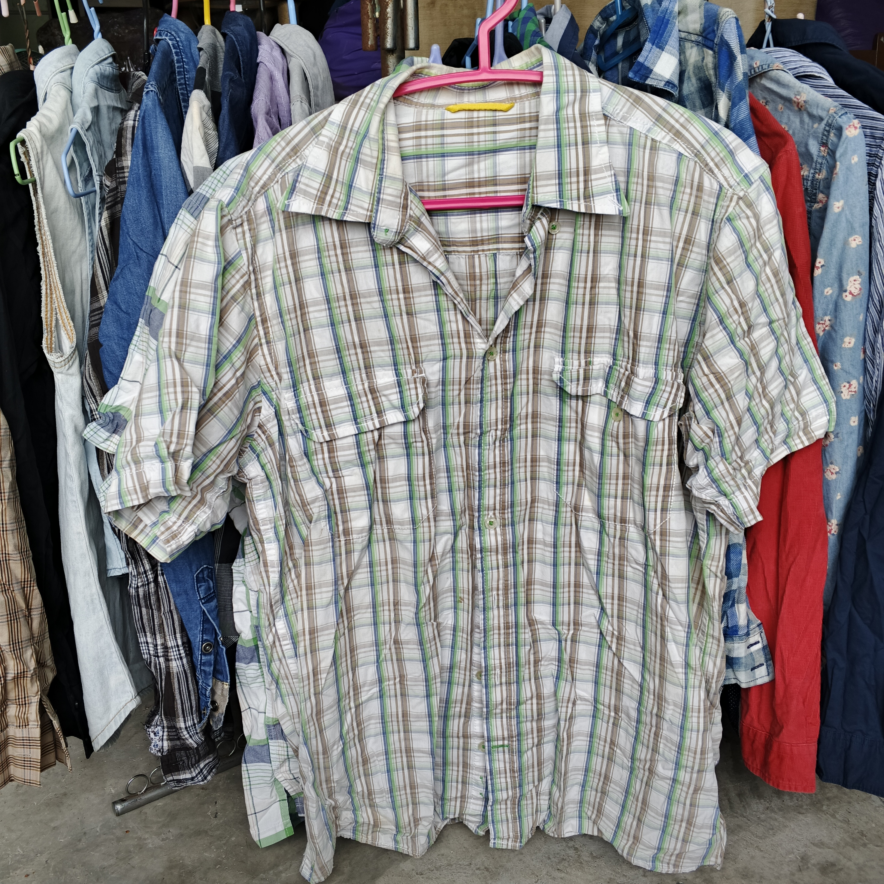 เสื้อเชิ้ตงานป้าย