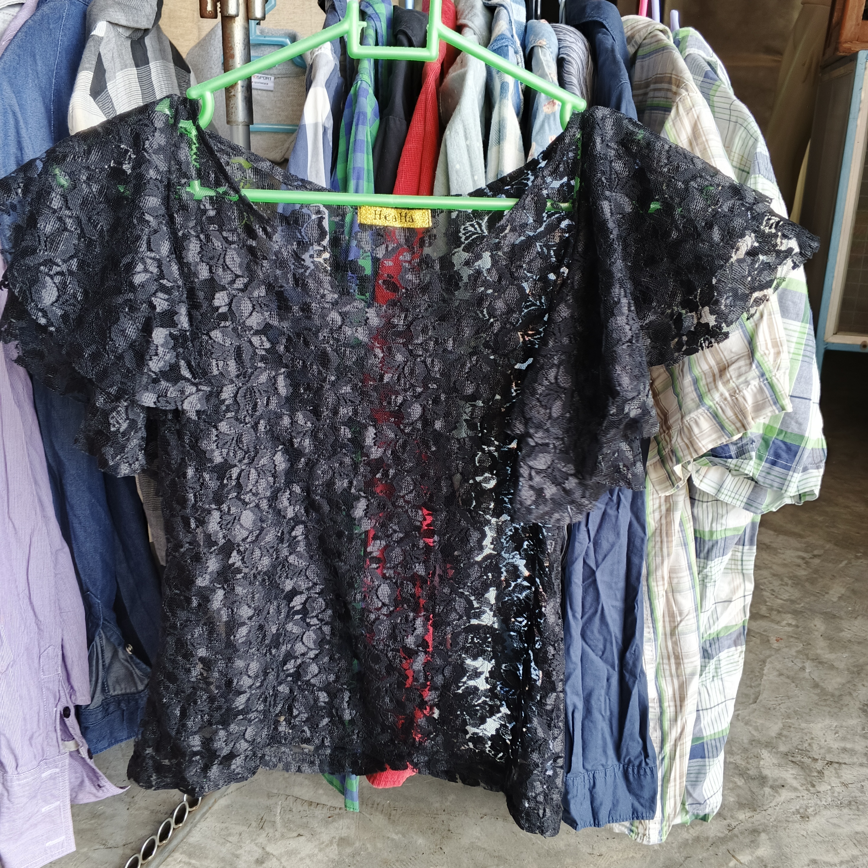 เสื้อลูกไม้