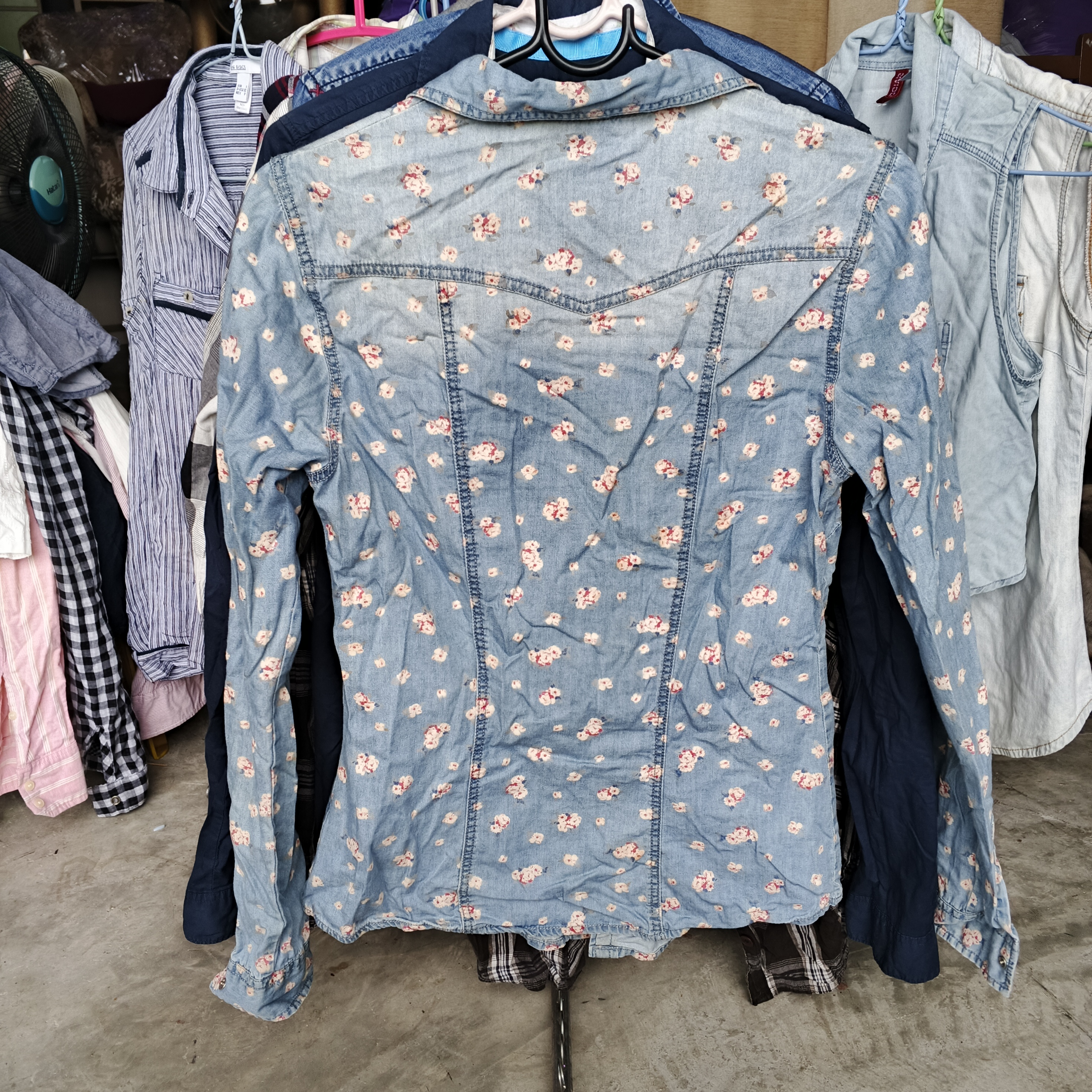 เสื้อเชิ้ตผู้หญิง