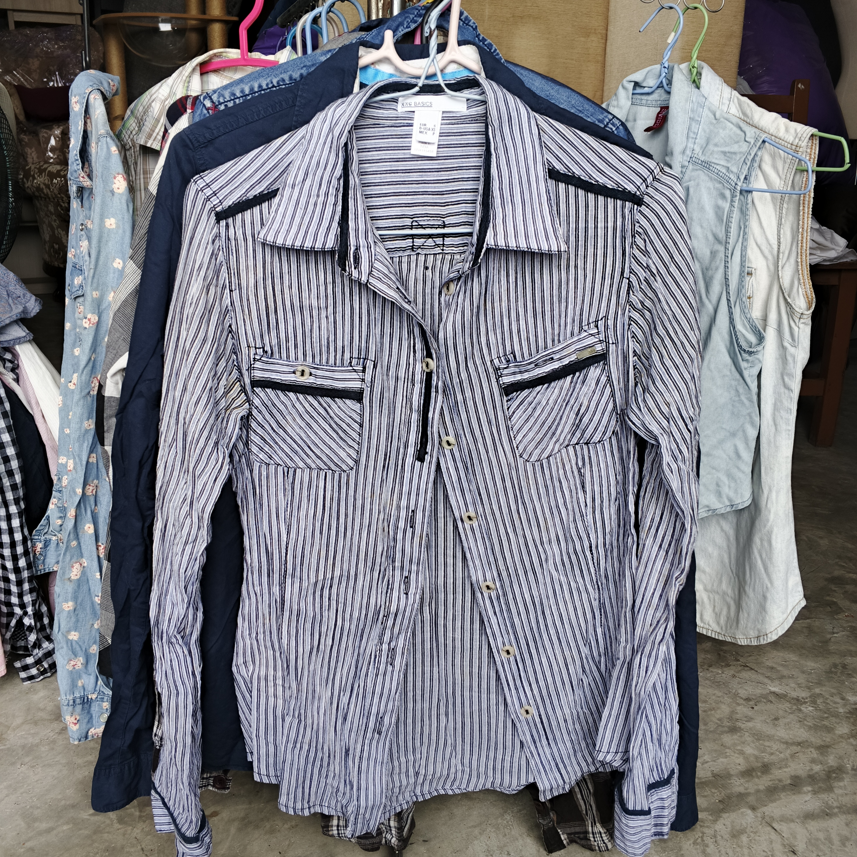 เสื้อเชิ้ตงานป้าย