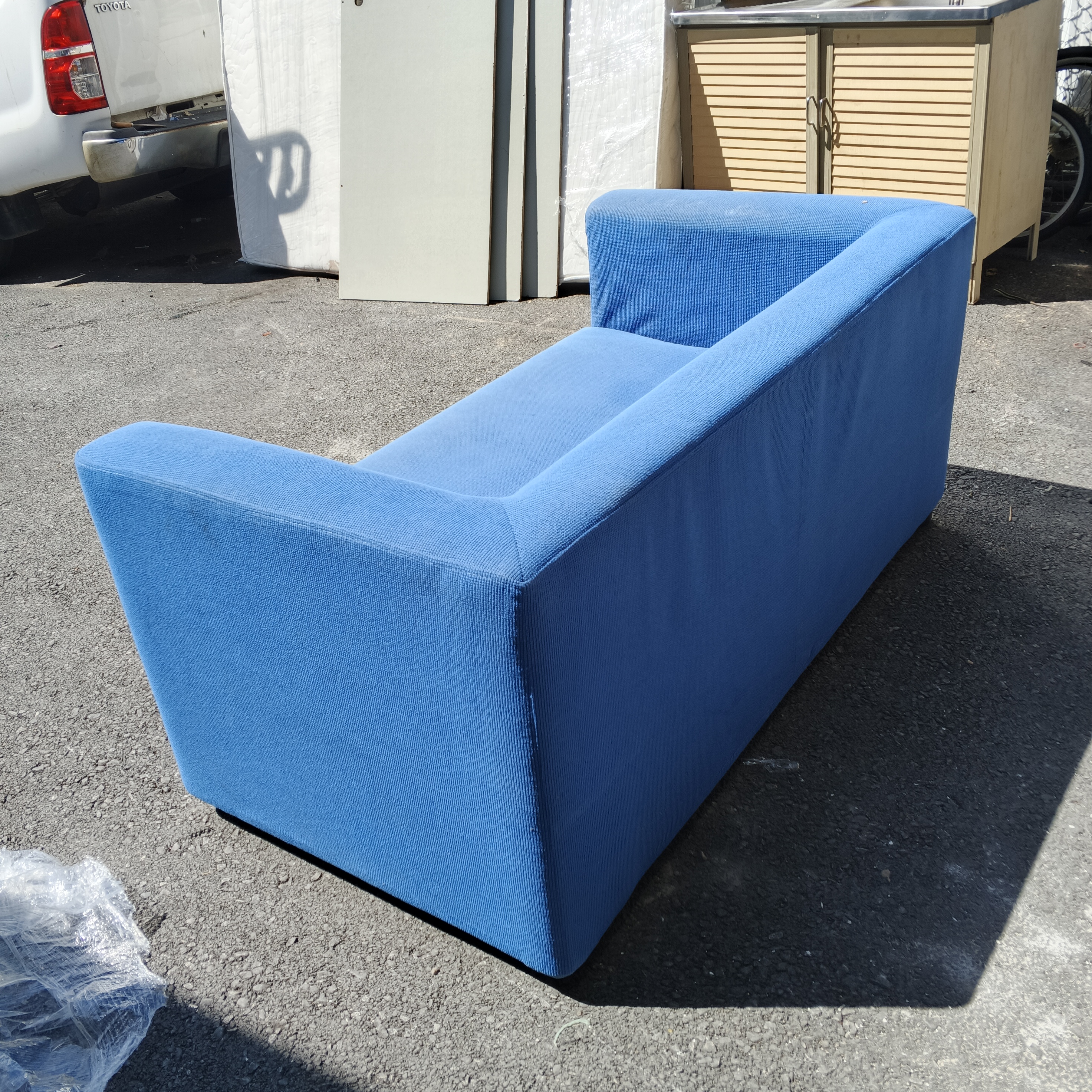 โวฟานั่งพิงหลัง