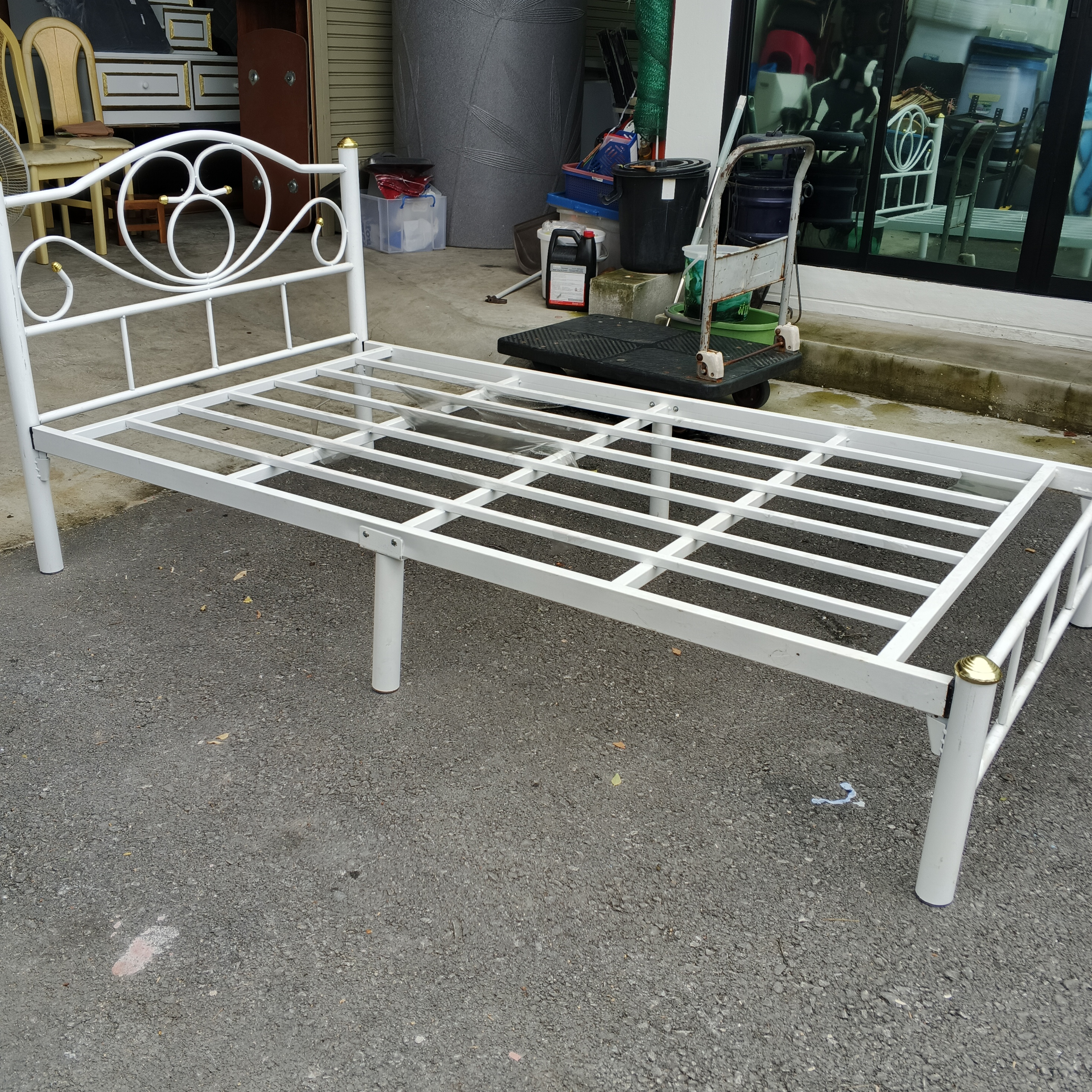 เตียงเหล็กโลตัส