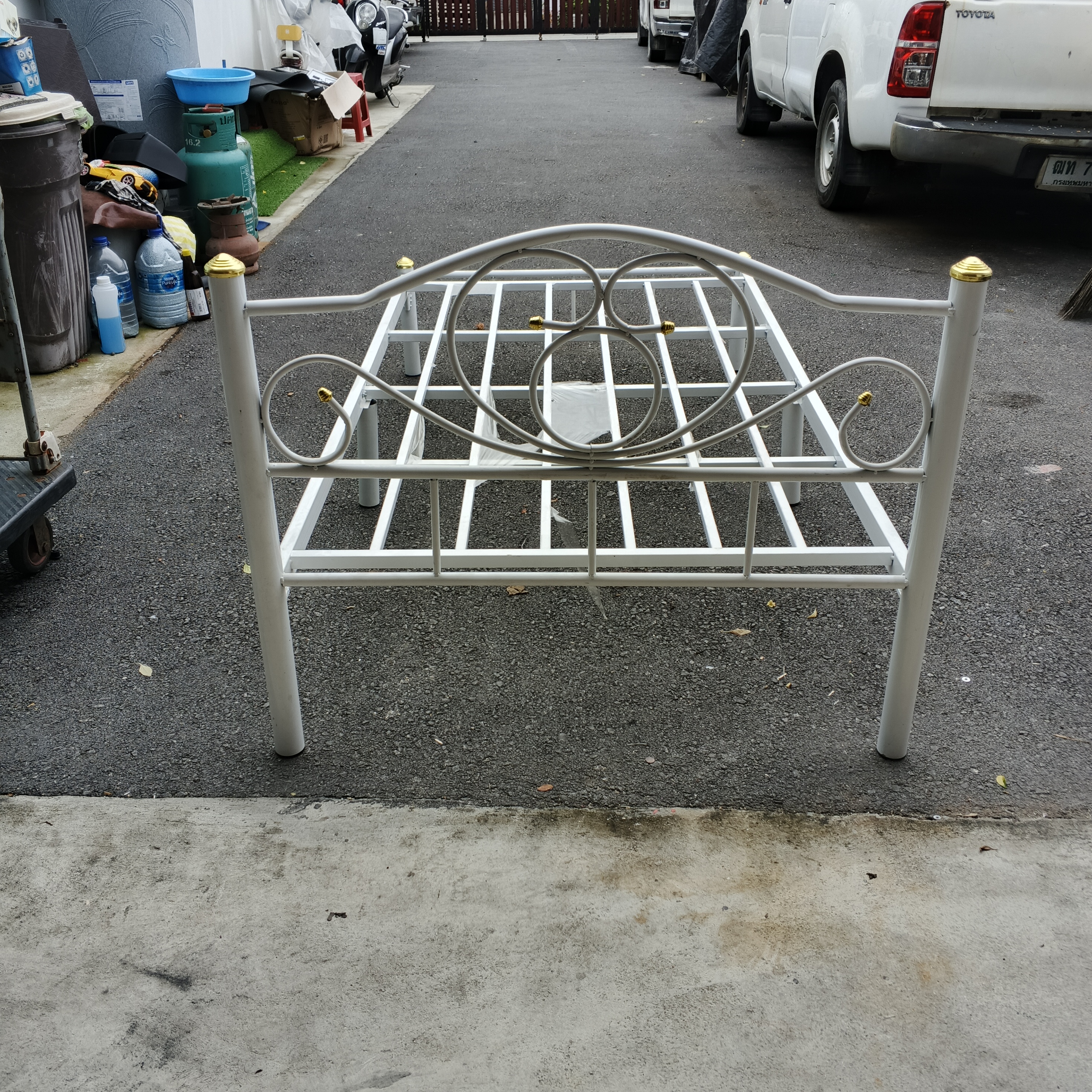 เตียงเหล็ก