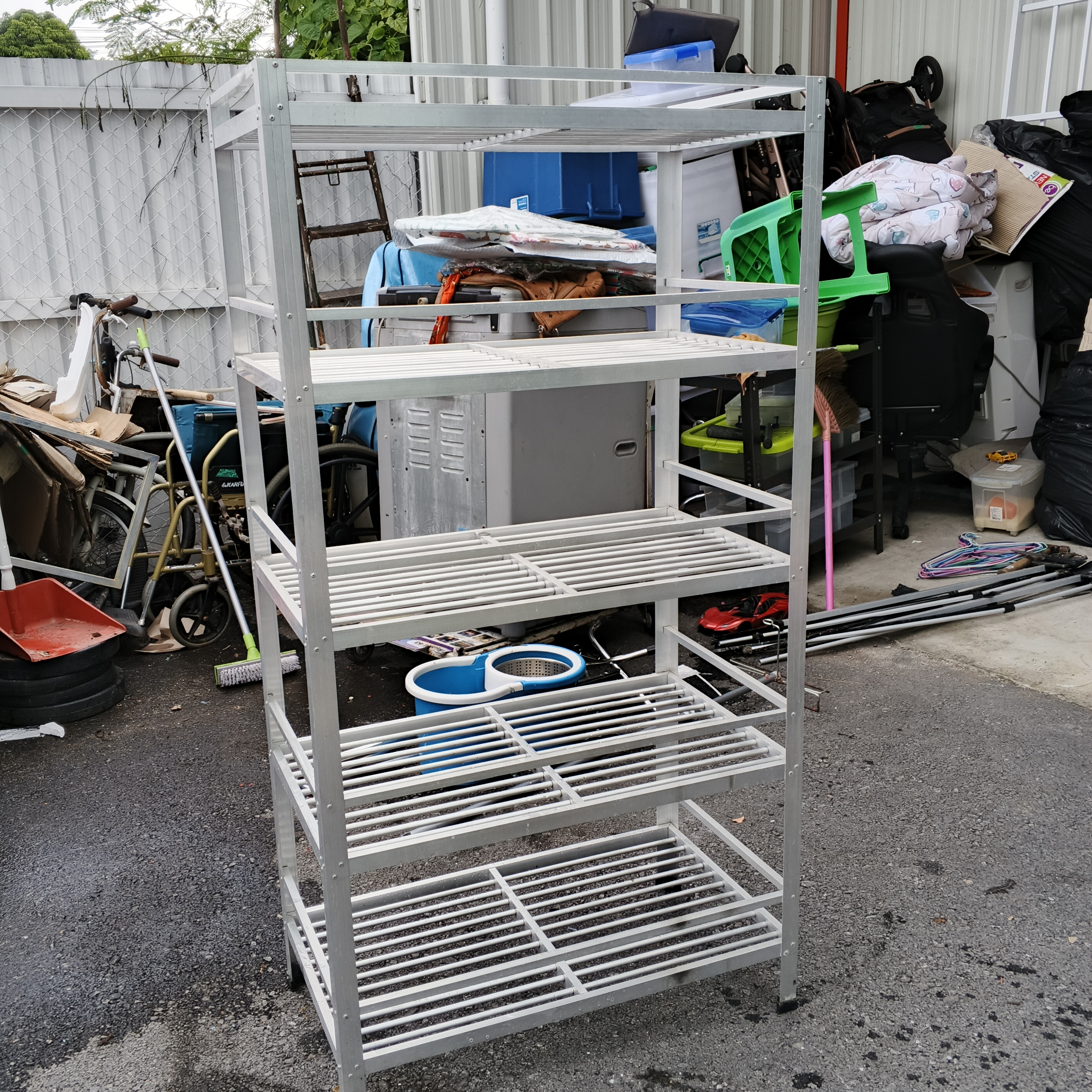 ชั้นวางของใช้ในครัวเรือน