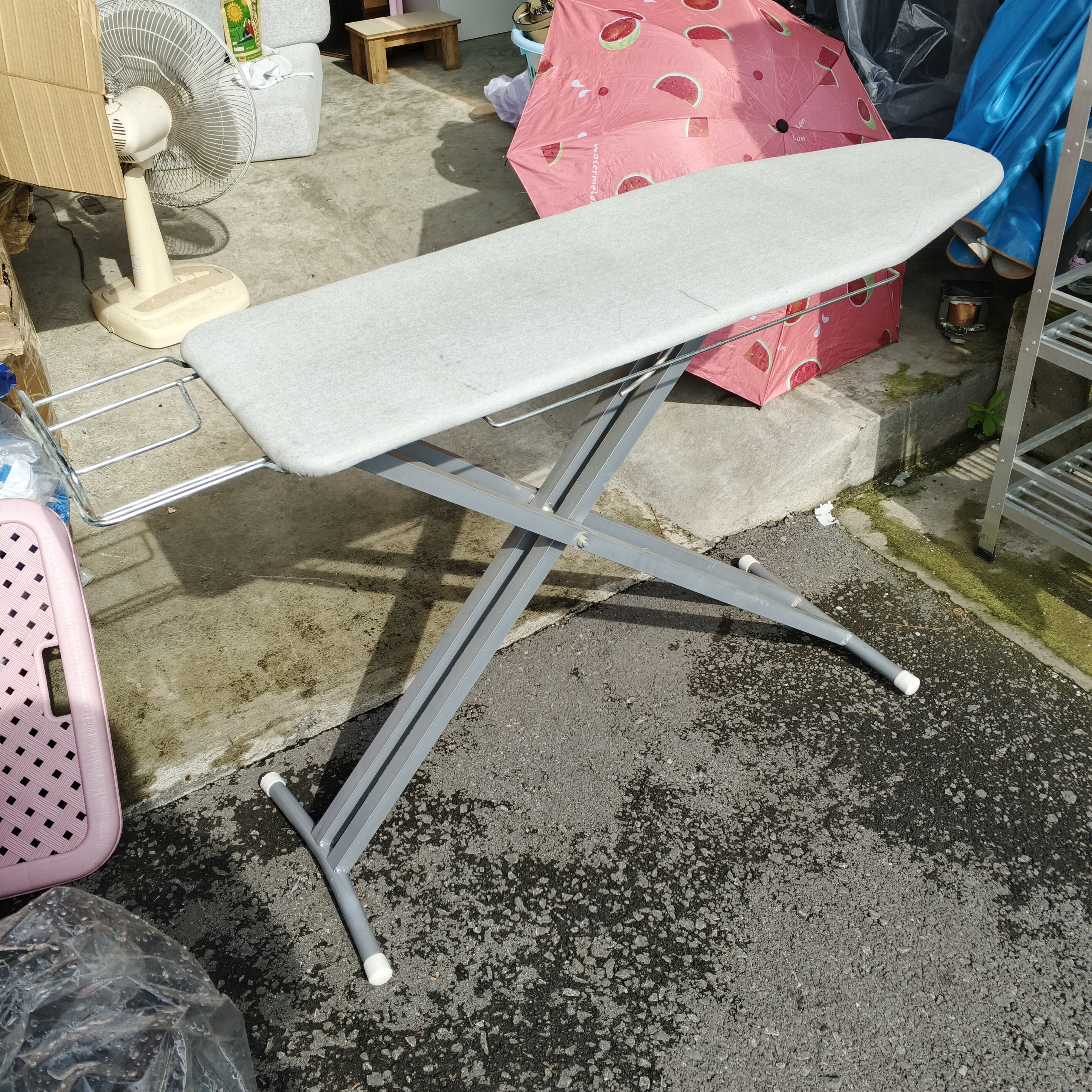 โต๊ะรีดผ้าแบบพับได้