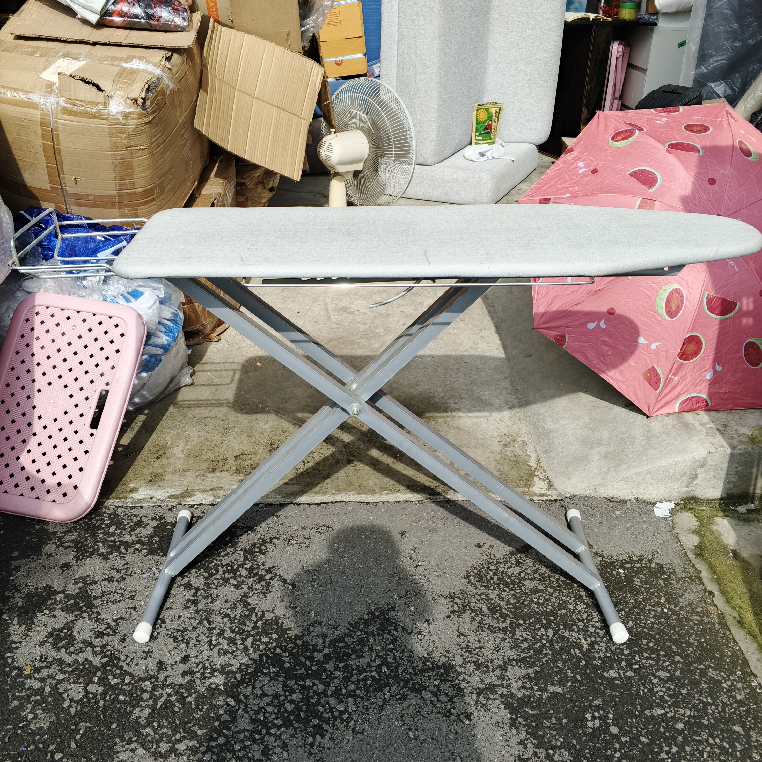 โต๊ะรีดผ้าแบบยืน