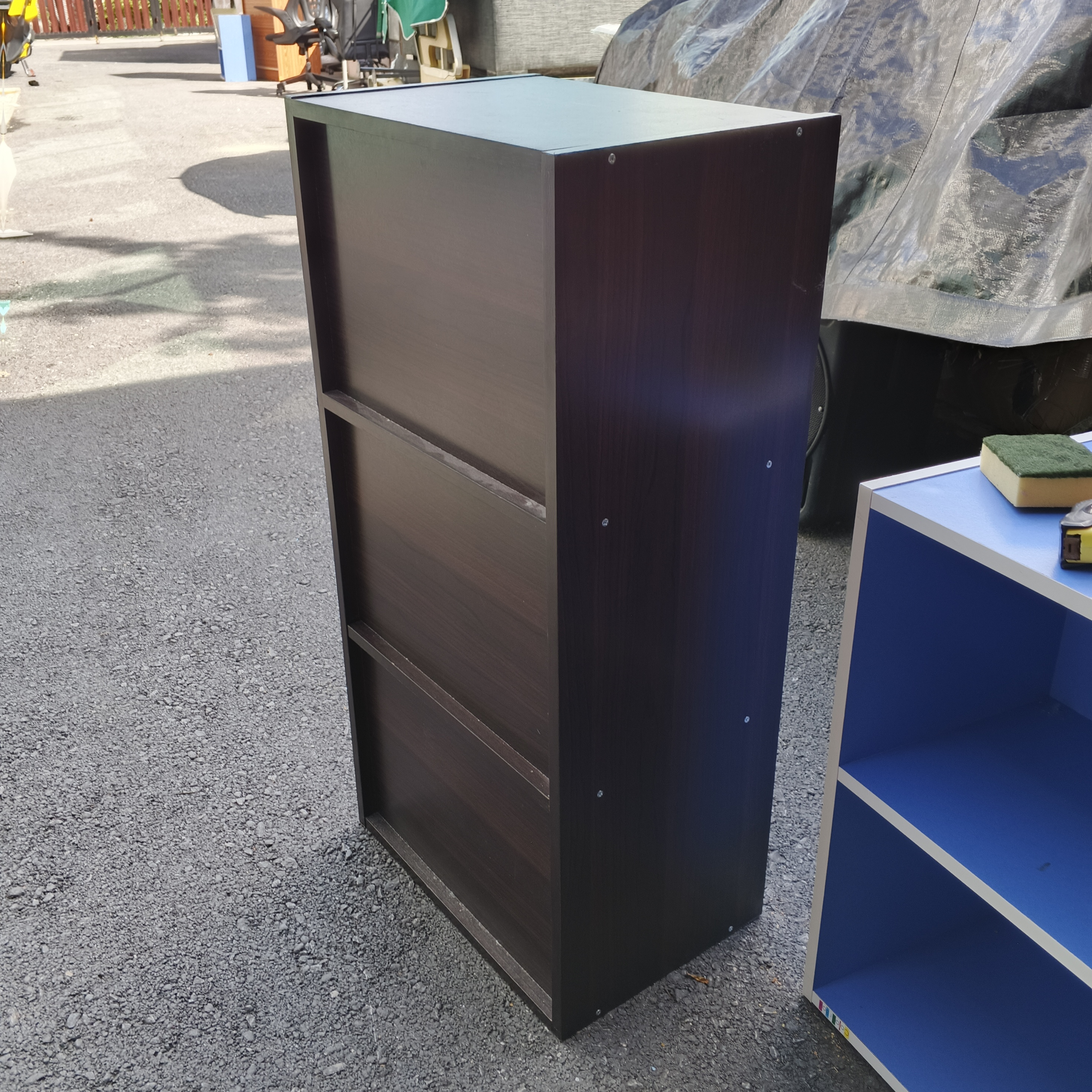 ชั้นวางของสีน้ำตาล