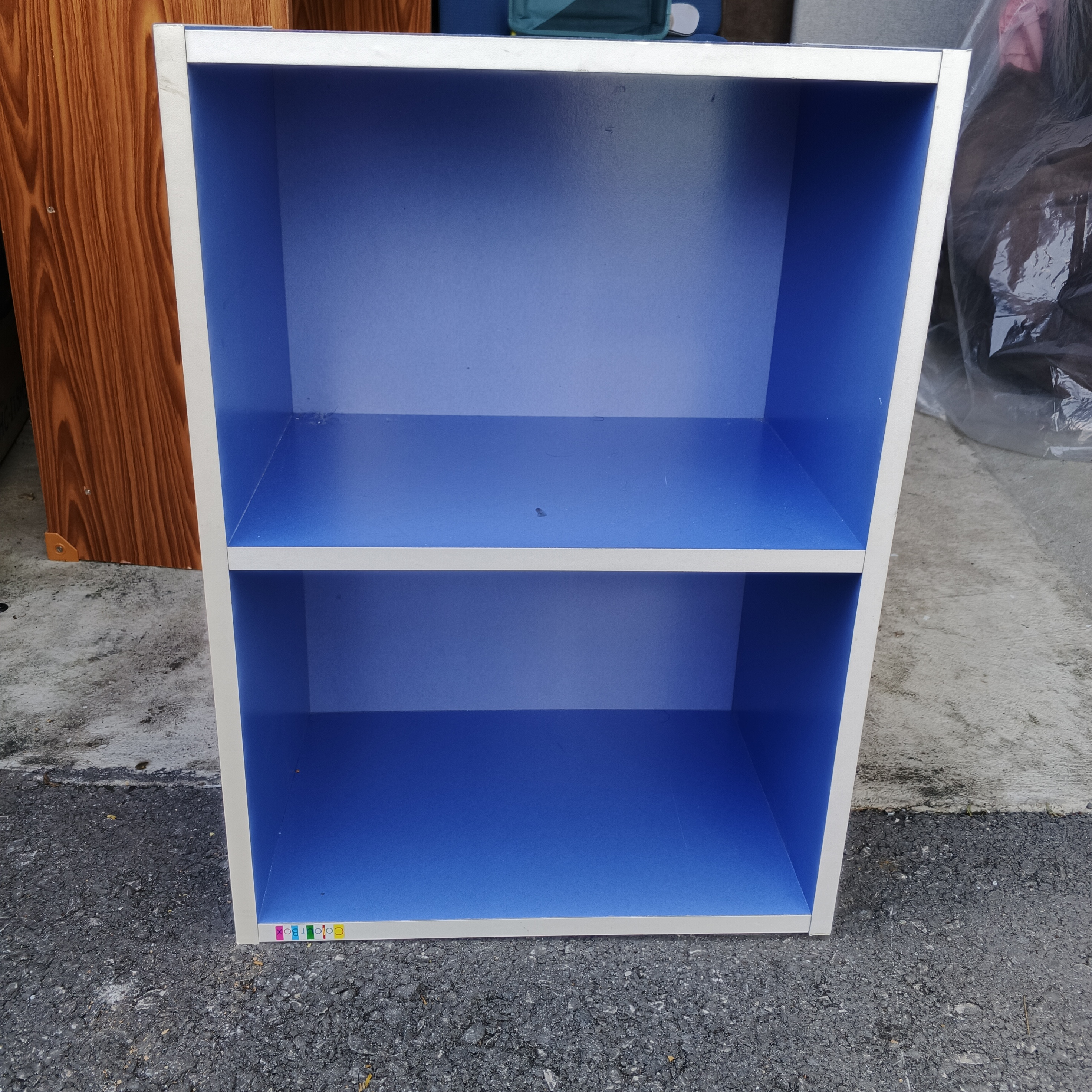 ชั้นวางของสีน้ำเงิน