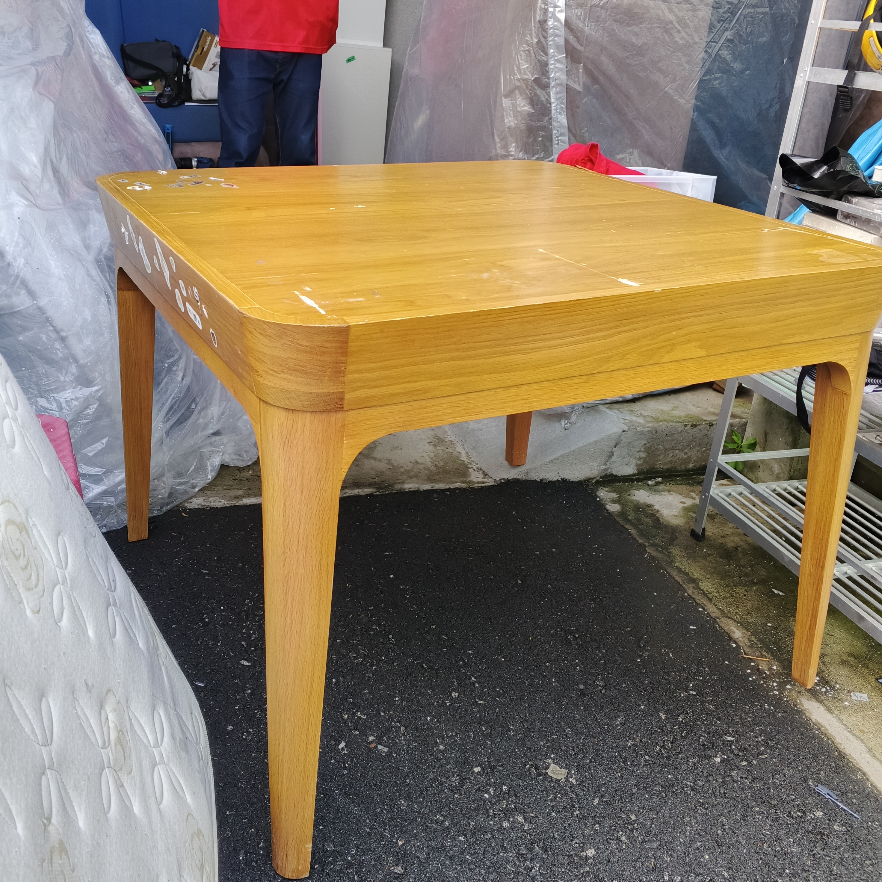 โต๊ะไม้สไตล์โมเดิร์น