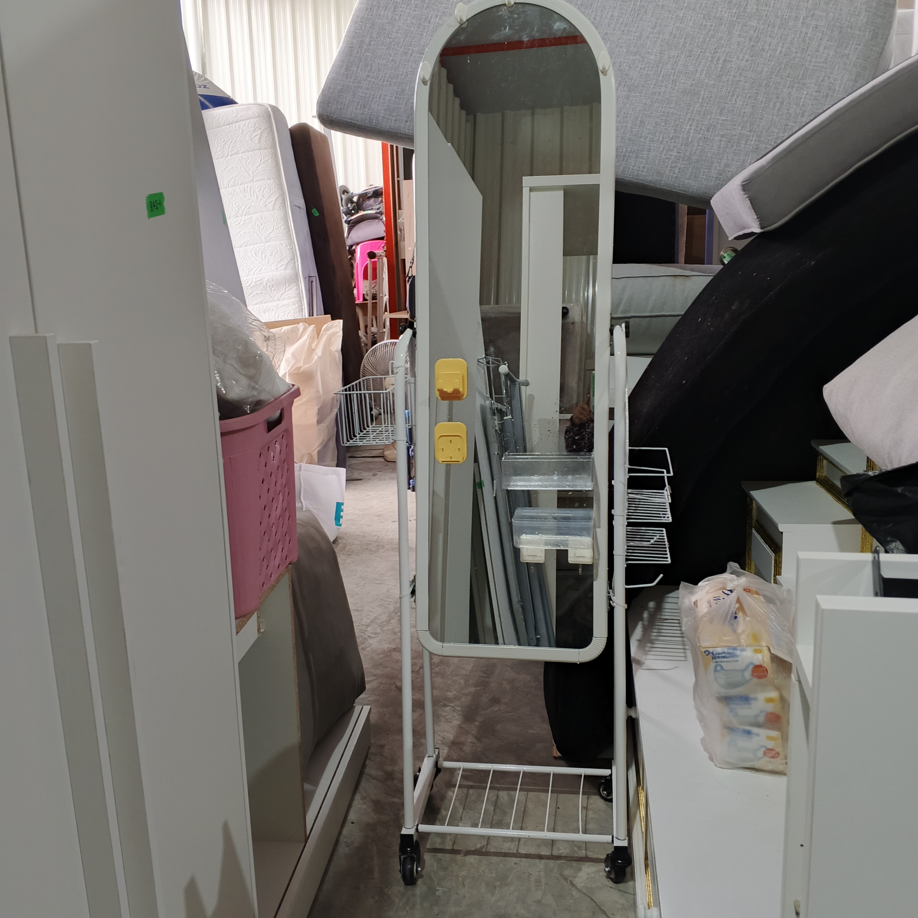 กระจกตั้งพื้น