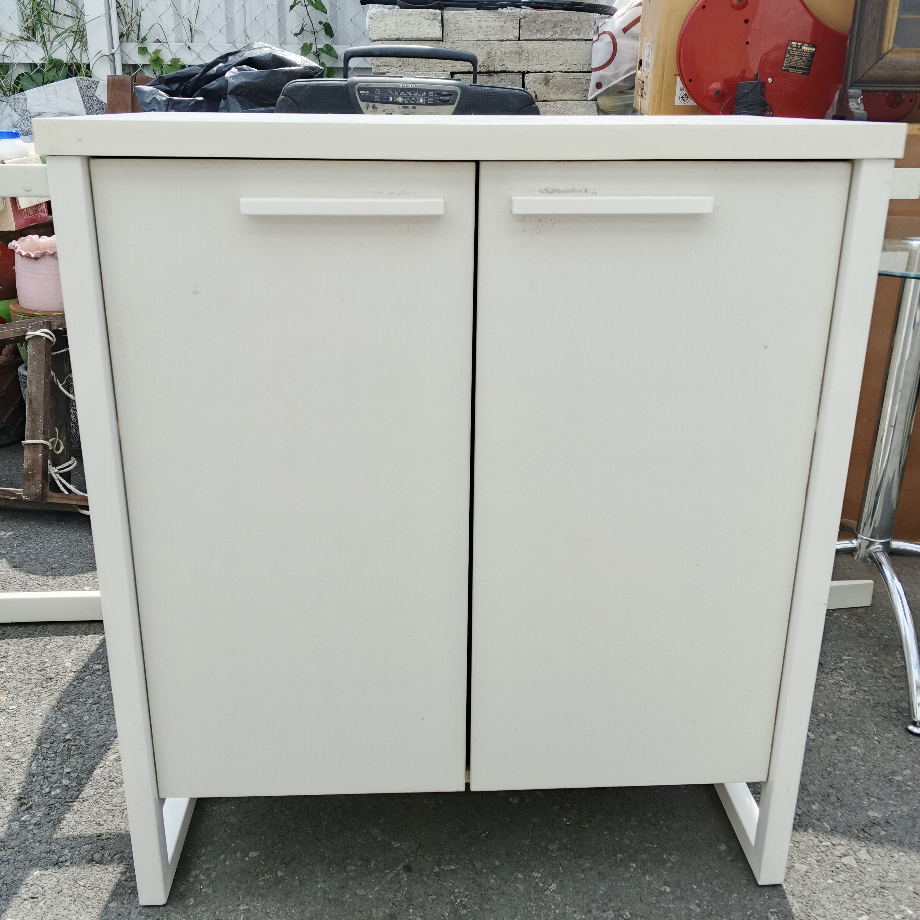 ตู้เก็บของสีขาว