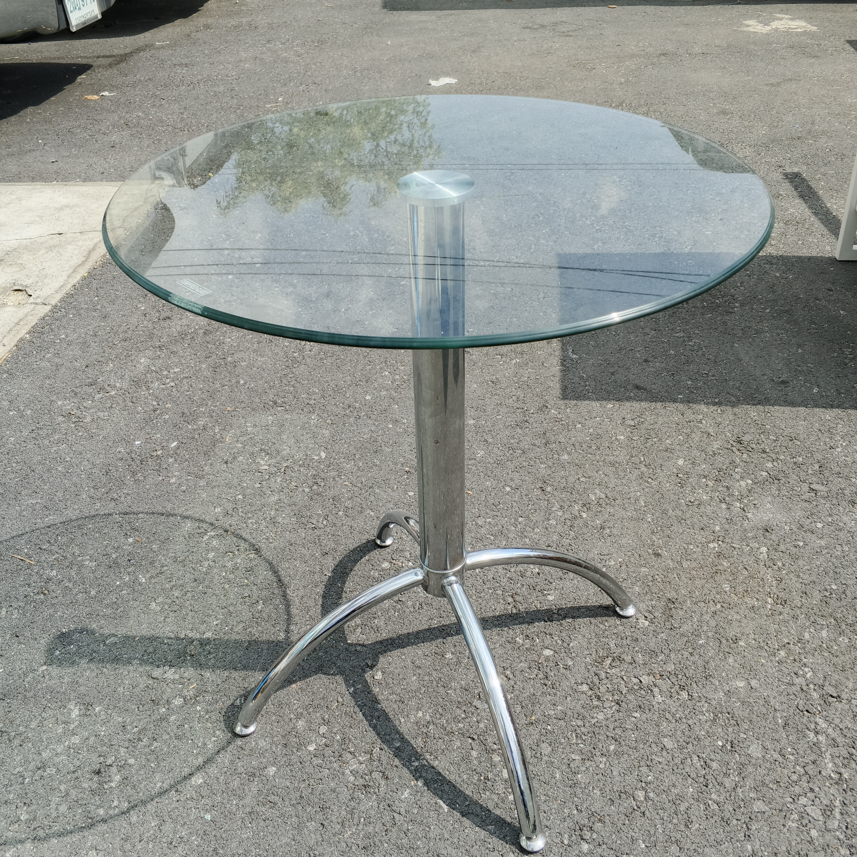 โต๊ะกระจก