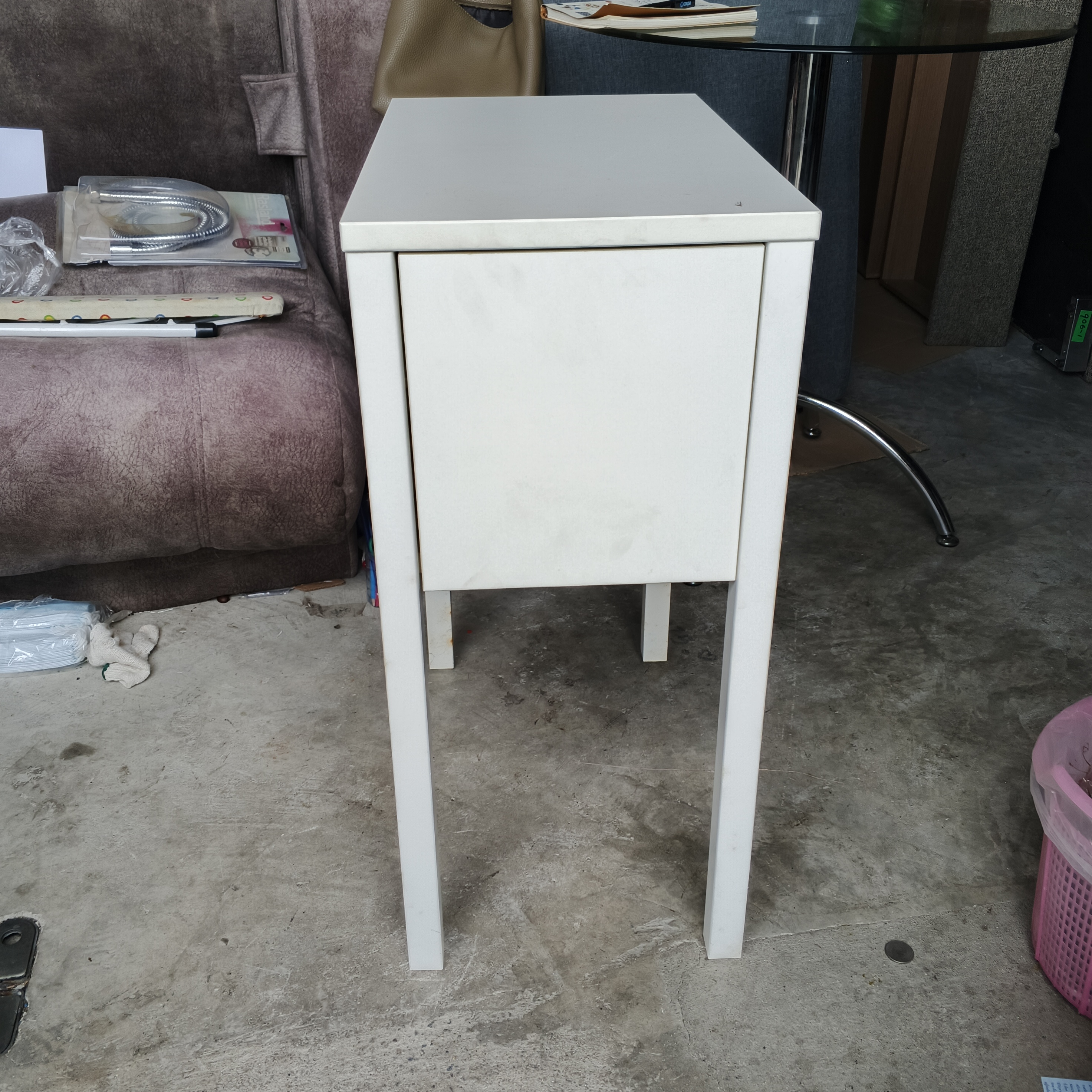 นอร์ดลีโต๊ะข้างเตียงสีขาว