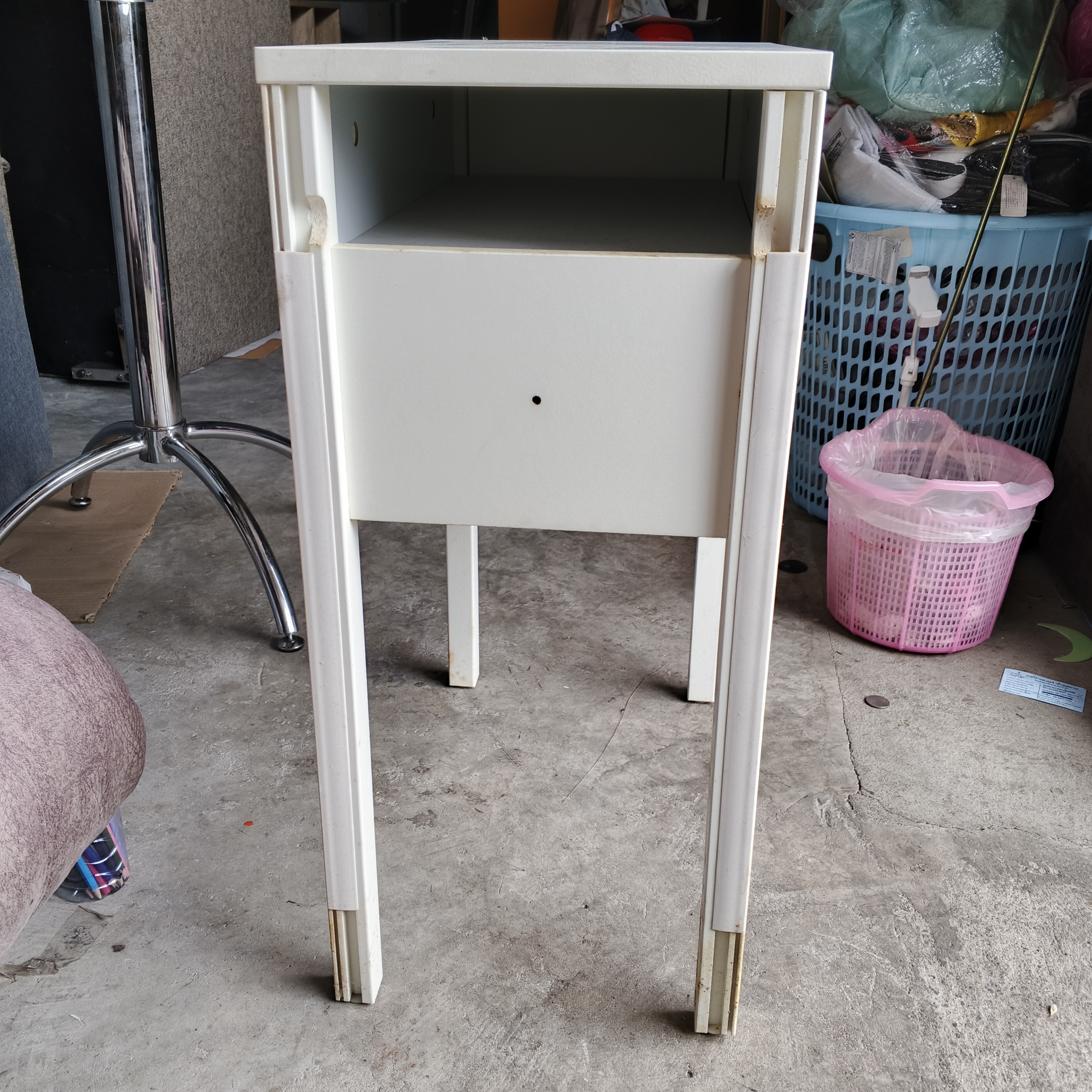 โต๊ะวางของใช้หัวเตียง