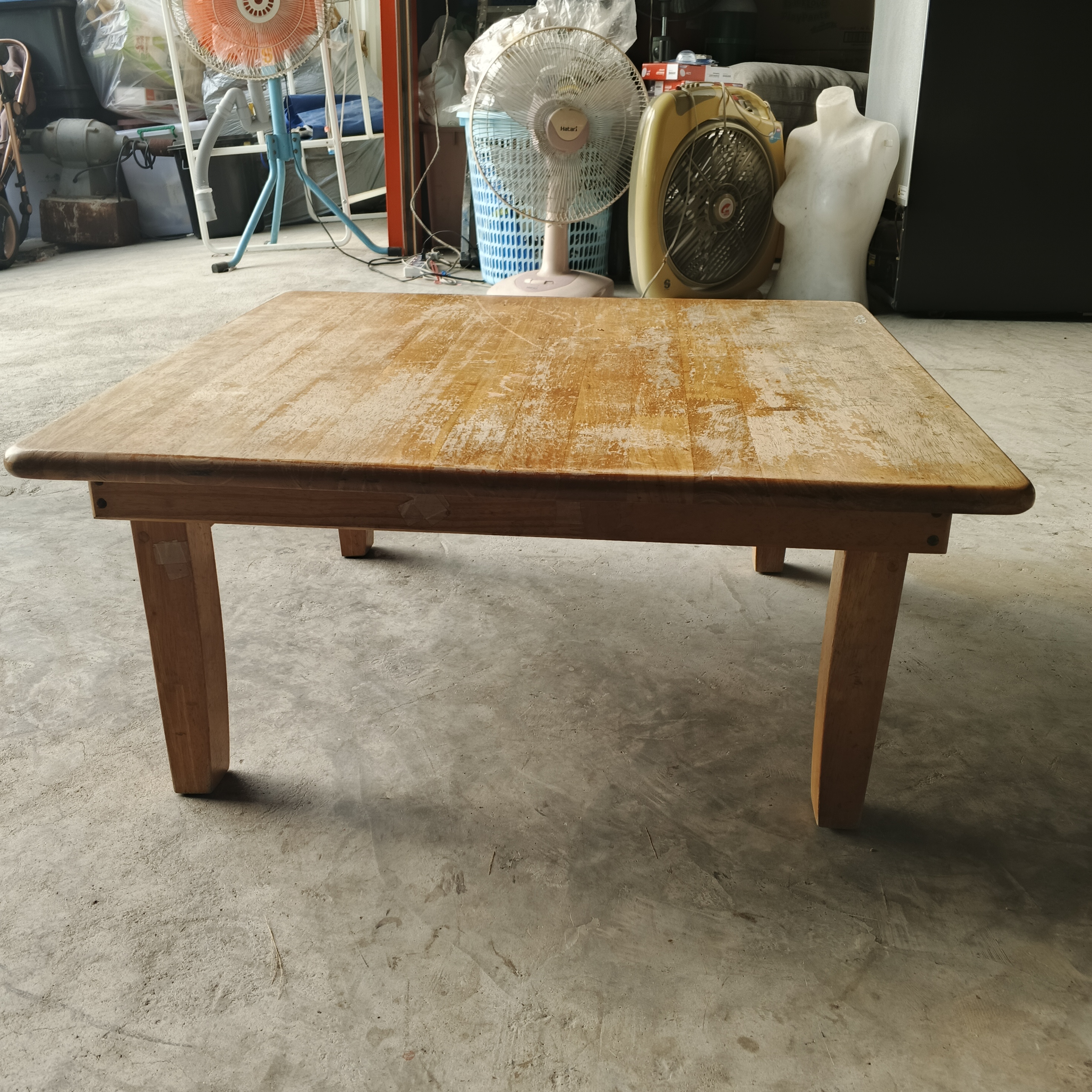 โต๊ะไม้โอ๊คสี่เหลี่ยม