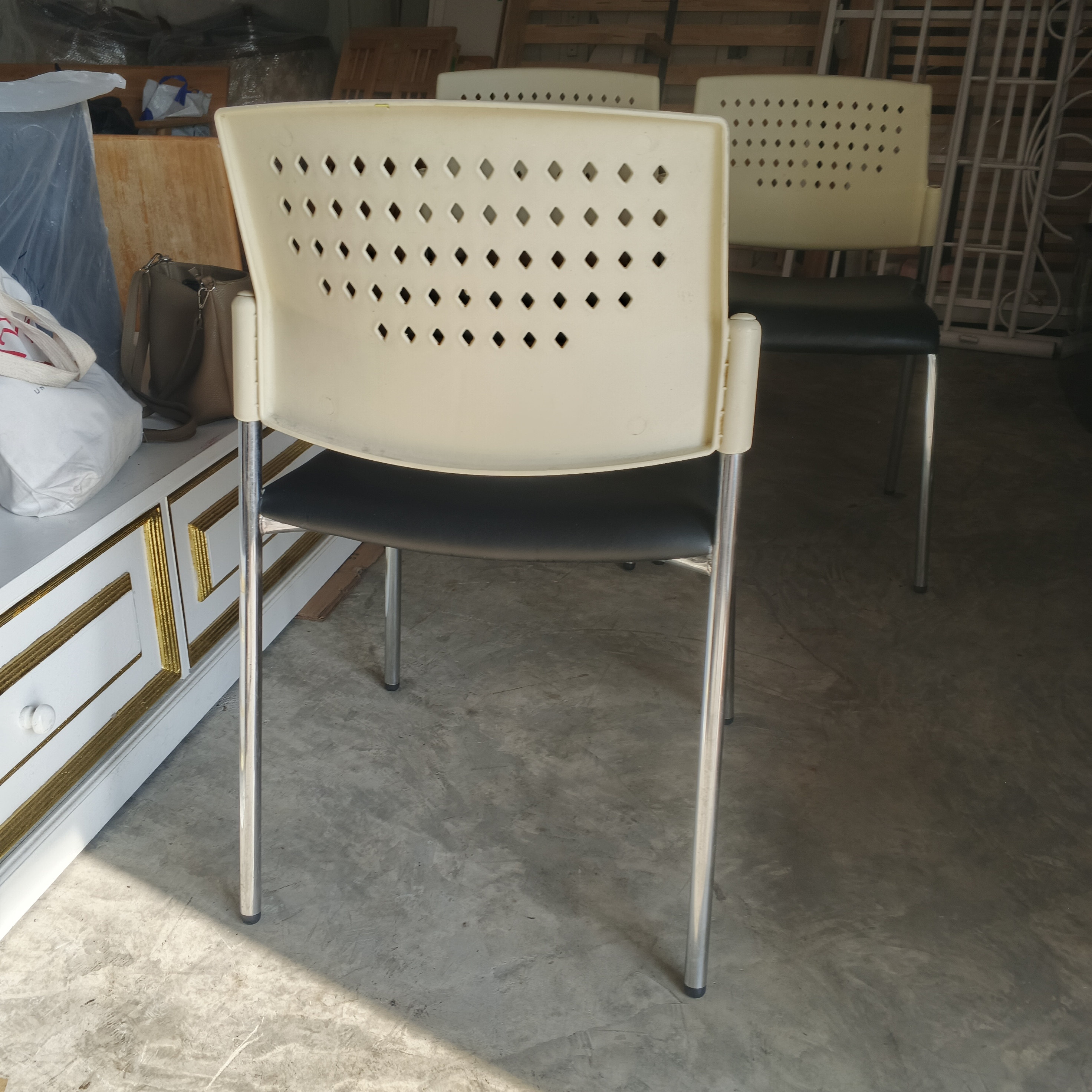 เก้าอี้พลาสติก