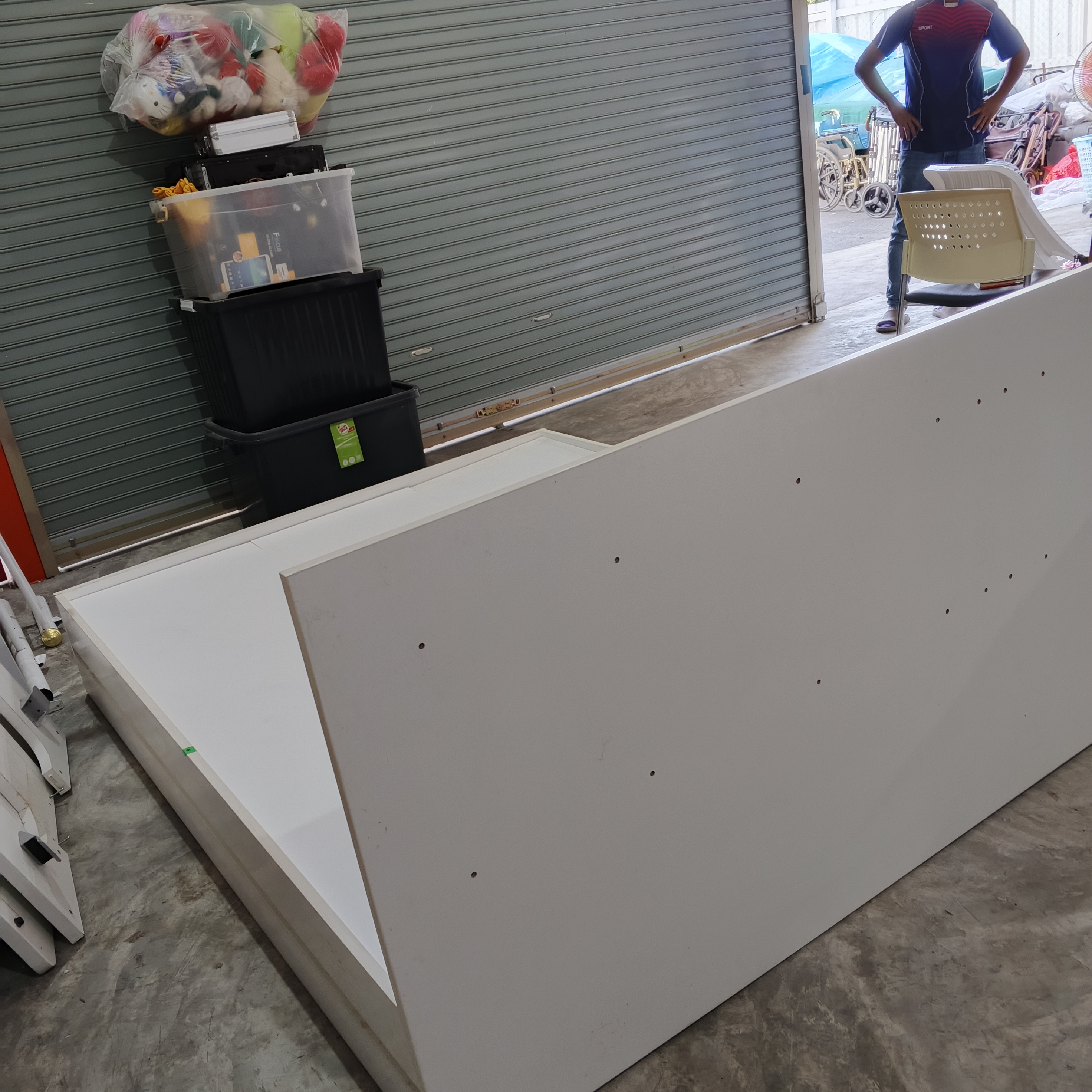 เตียงไม้สีขาว