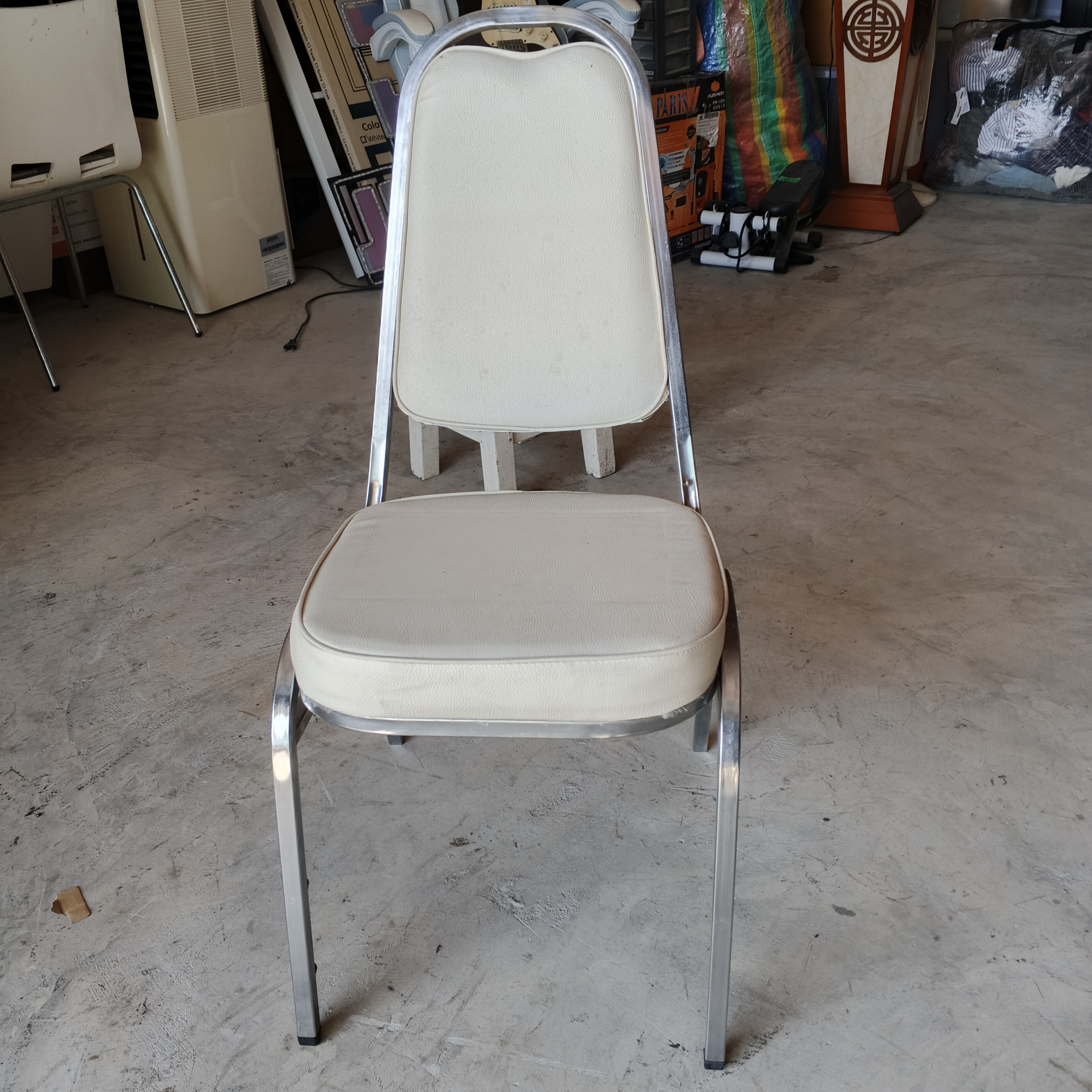 เก้าอี้จัดเลี้ยง