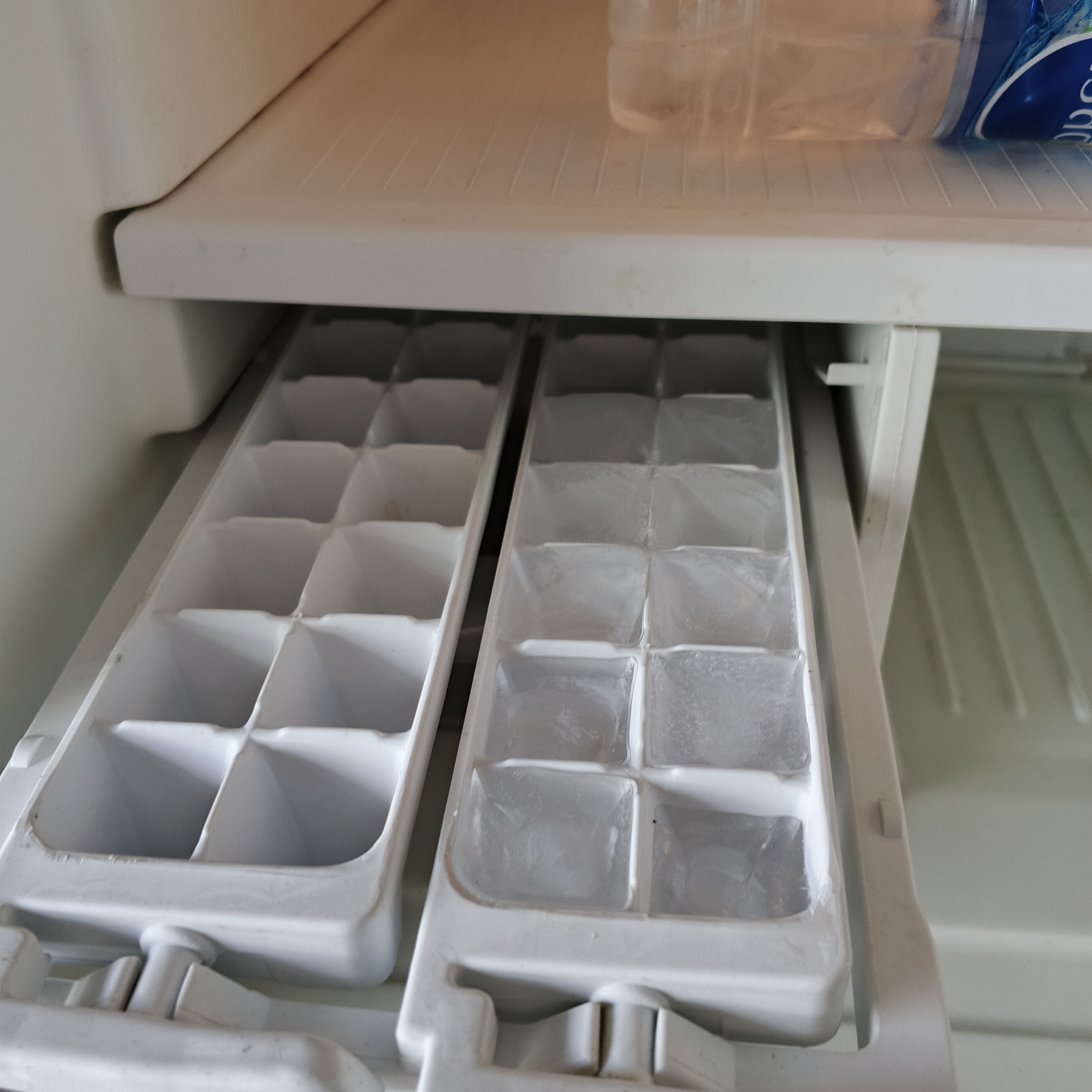 ตู้เย็นมือ