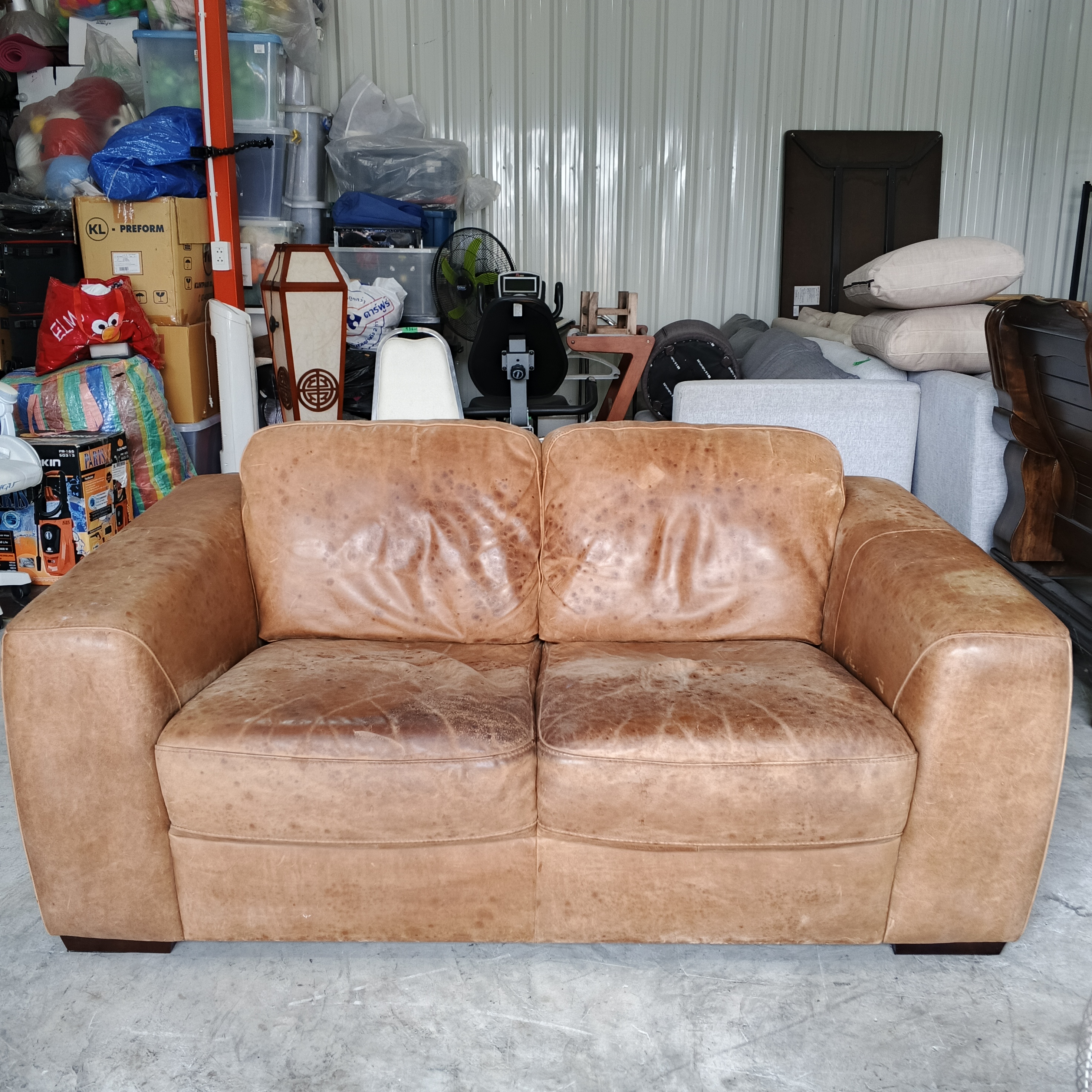 โซฟาสำน้ำตาล