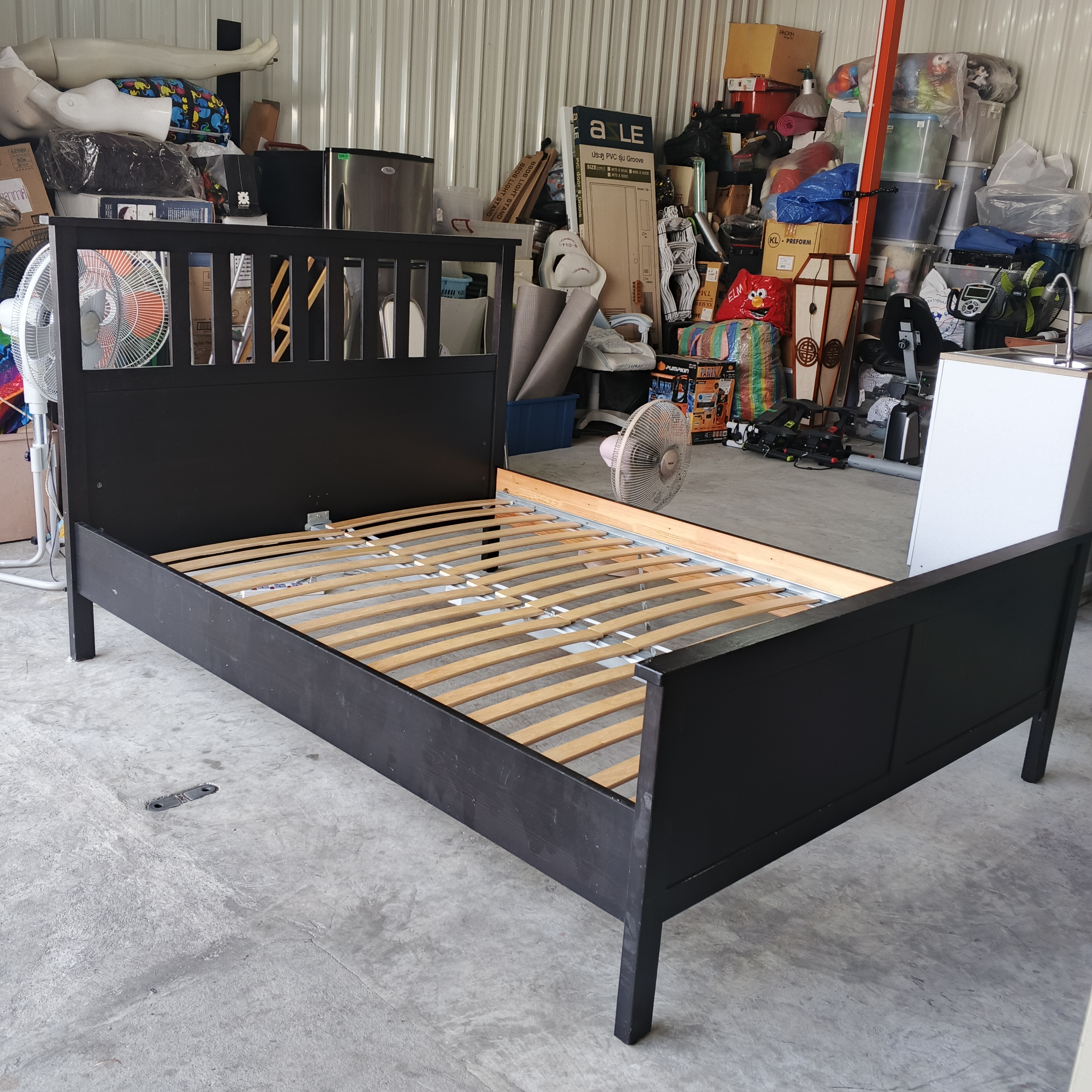 เตียงสีดำ