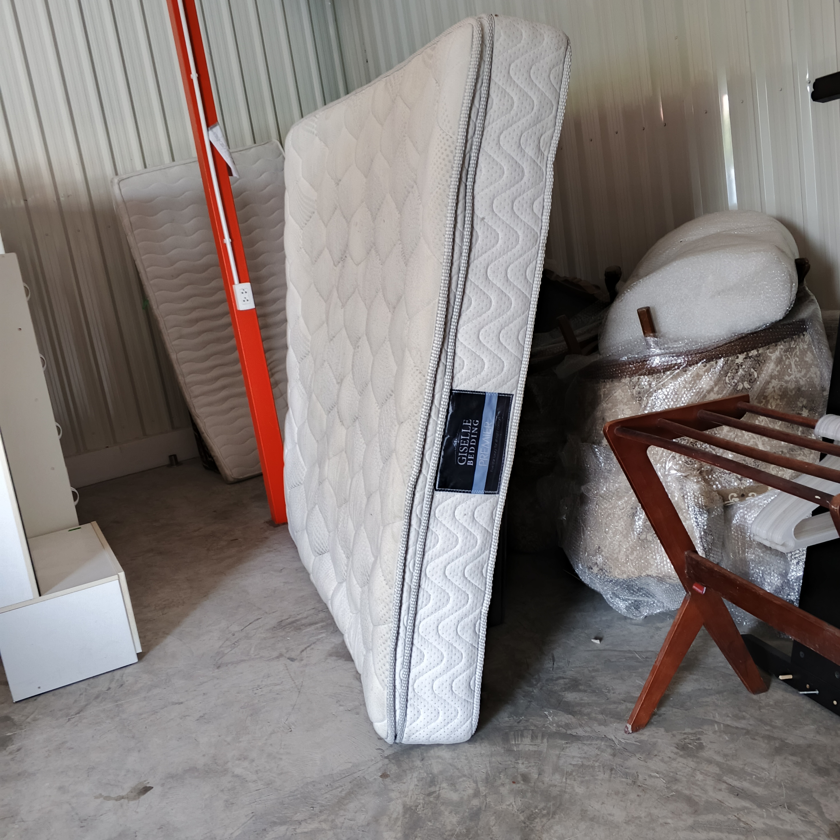 ที่นอนกึ่งสปิง